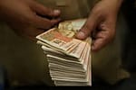 Unexpected repayment of $3.5 billion UAE loan puts pressure on Pakistani economy